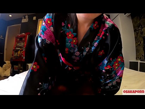 ❤️ Nuori cosplay-tyttö rakastaa seksiä orgasmeihin asti ruiskuttamalla hevostyttöä ja ottamalla suihin. Aasialaistyttö karvainen pillu ja kauniit tissit perinteisessä japanilaisessa puvussa amatöörivideossa, jossa näytetään masturbointia panoleluilla. Sakura 3 OSAKAPORN. ☑ Pornovideo at us ❌️