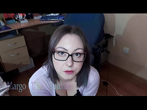 ❤️ Seksikäs tyttö lasit päässä imee dildoa syvälle kameraan ☑ Pornovideo at us ❌️