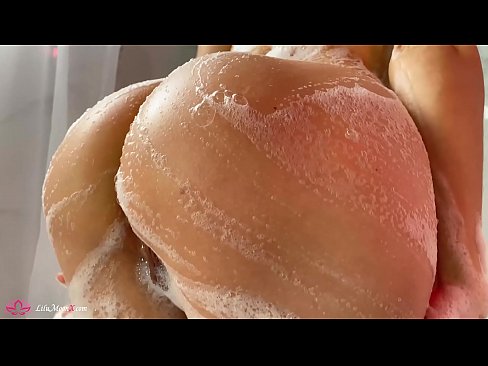 ❤️ Brunette masturboi pillua vibraattorilla intensiiviseen orgasmiin suihkussa ☑ Pornovideo at us ❌️